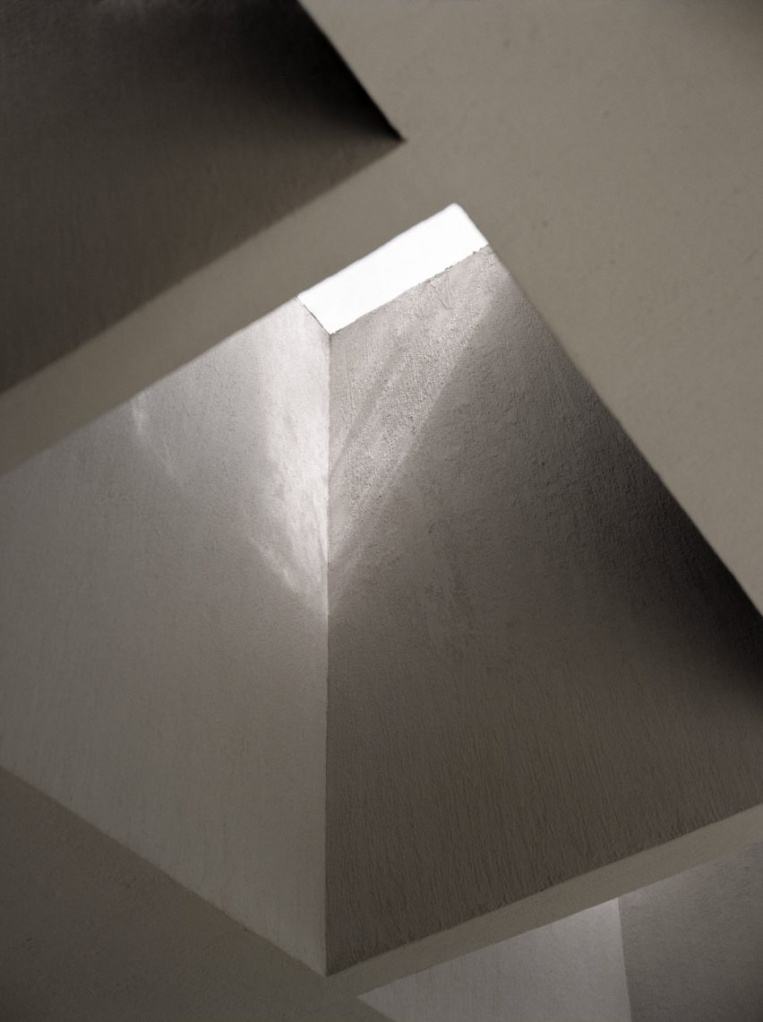 Mei Yuan Café by Offhand Practice