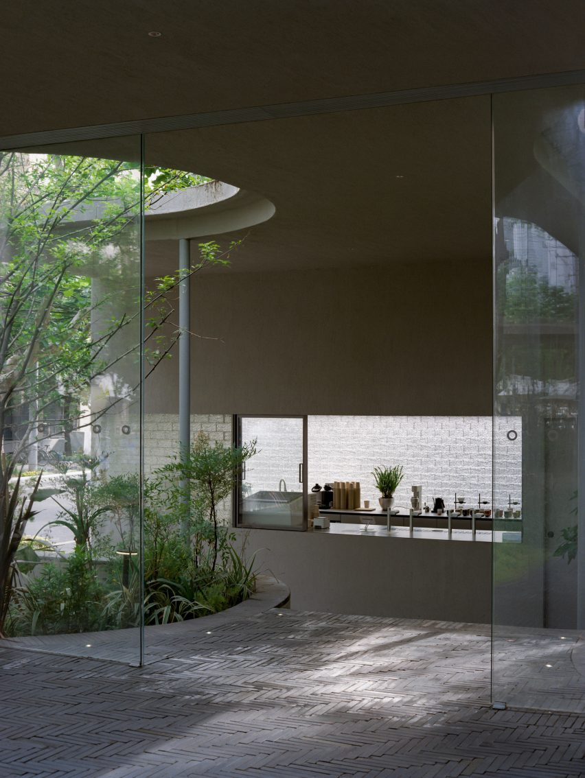 Mei Yuan Café by Offhand Practice