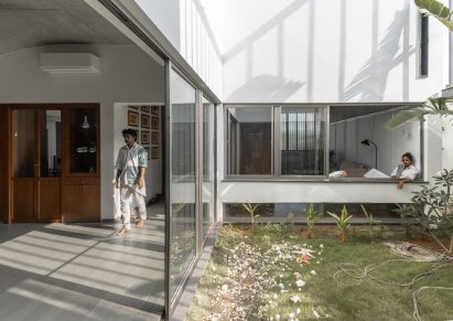 Courtyard space within Billy O'Tea house in India