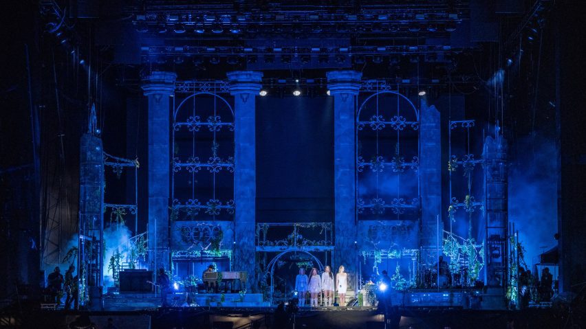 Lana Del Rey Reading festival stage by Stufish