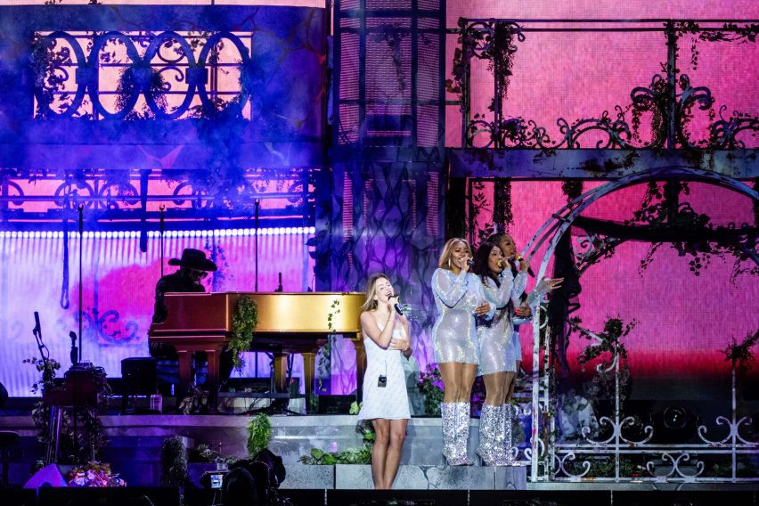 Lana Del Rey Reading festival stage by Stufish