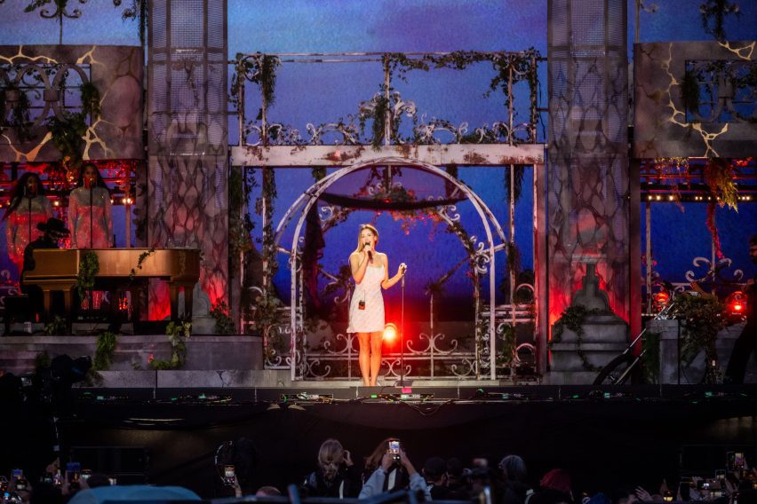 Lana Del Rey Reading festival stage by Stufish