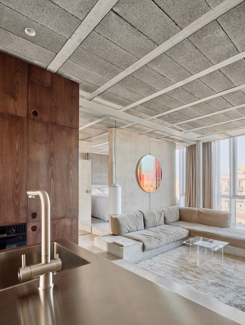 Villain House by Architecture Office Claudia Raurell