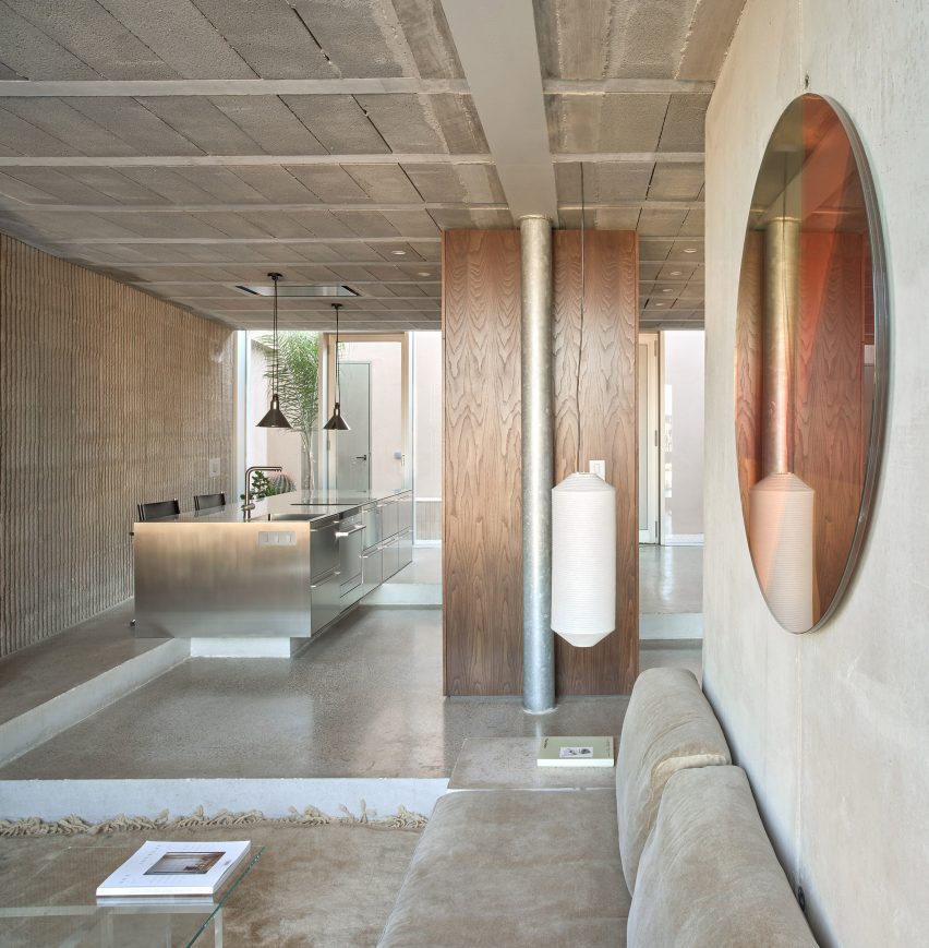 Villain House by Architecture Office Claudia Raurell