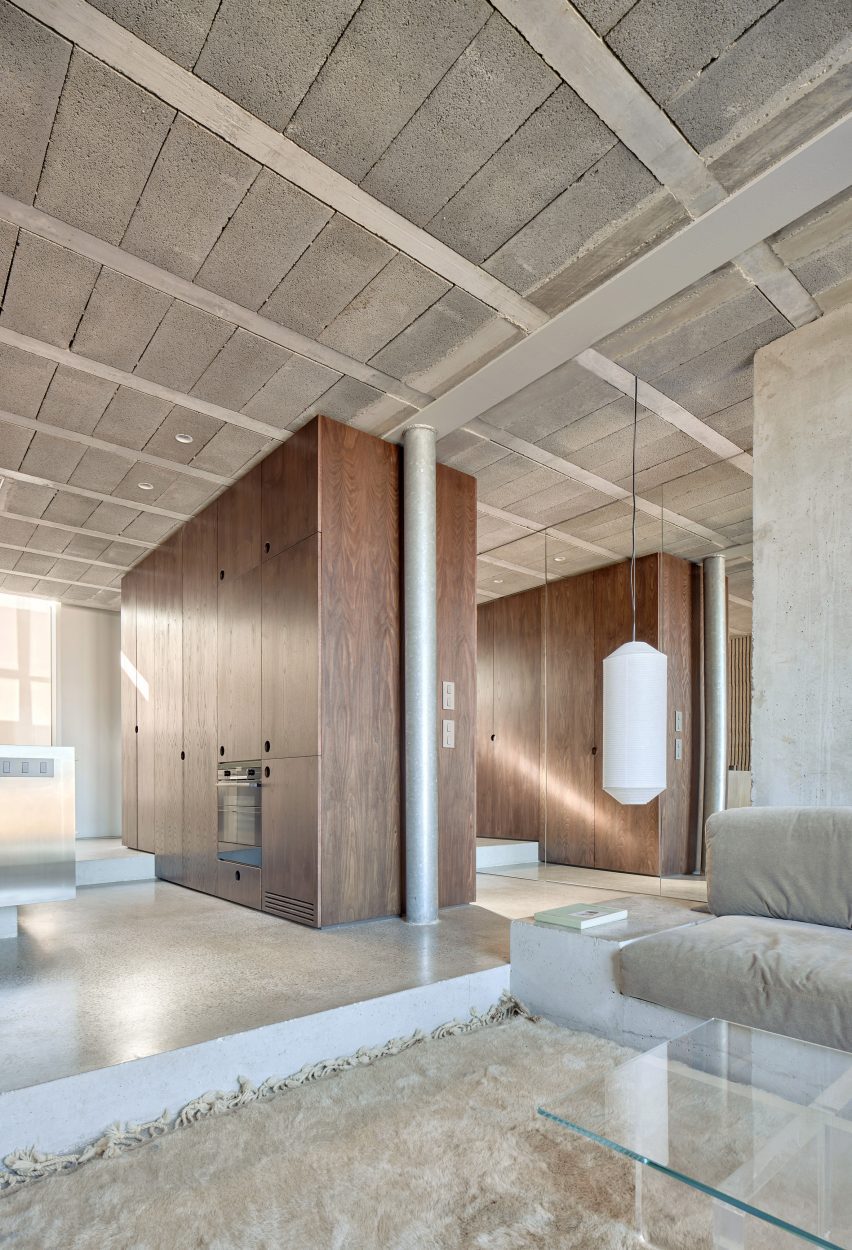 Villain House by Architecture Office Claudia Raurell