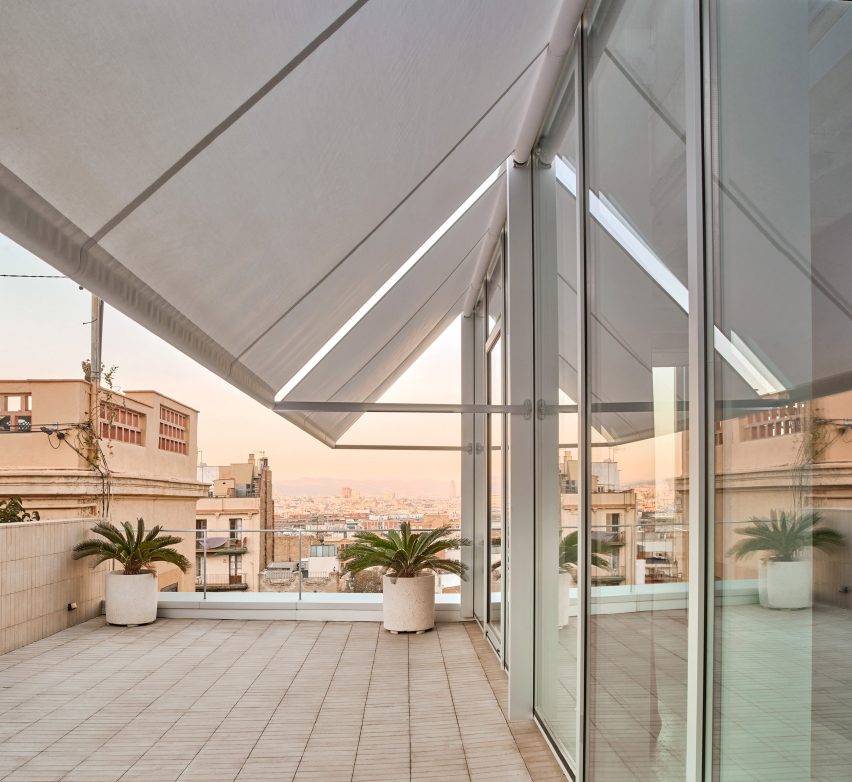 Villain House by Architecture Office Claudia Raurell
