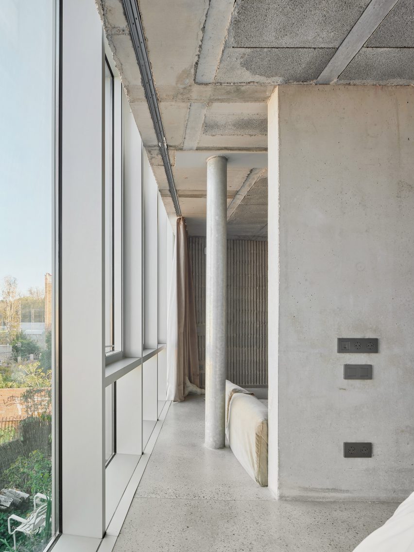 Villain House by Architecture Office Claudia Raurell