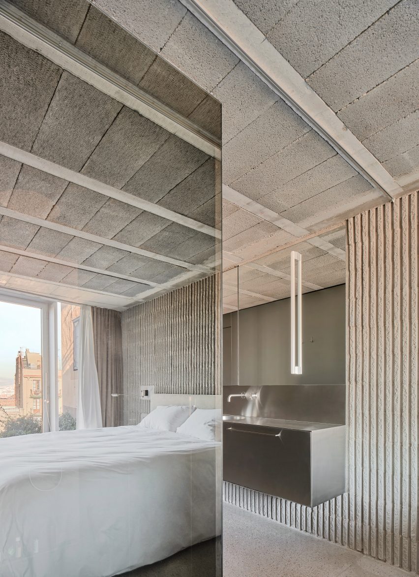 Villain House by Architecture Office Claudia Raurell