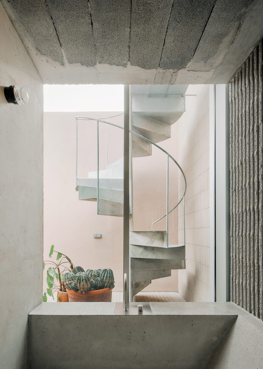 Villain House by Architecture Office Claudia Raurell