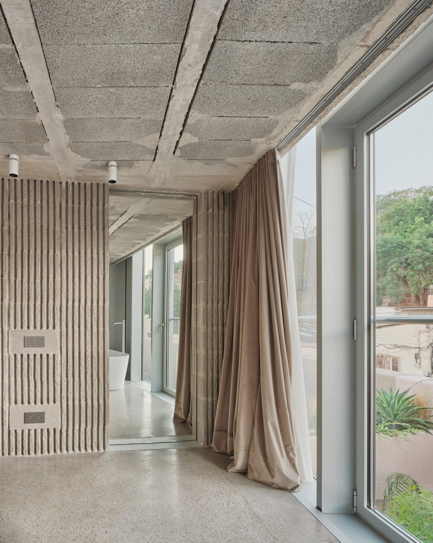 Villain House by Architecture Office Claudia Raurell