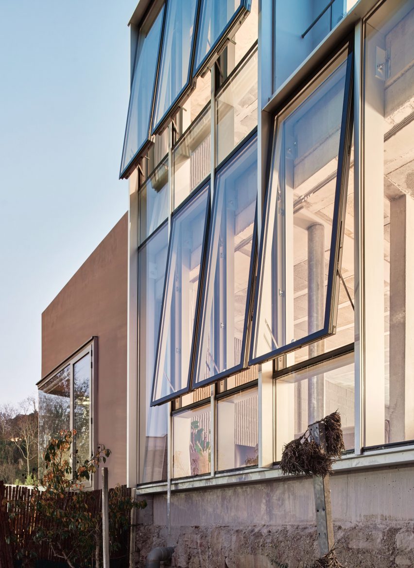 Villain House by Architecture Office Claudia Raurell