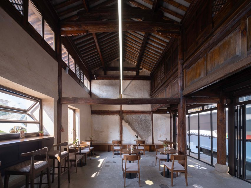 Weishan Chongzheng Academy Bookstore by Trace Architecture Office