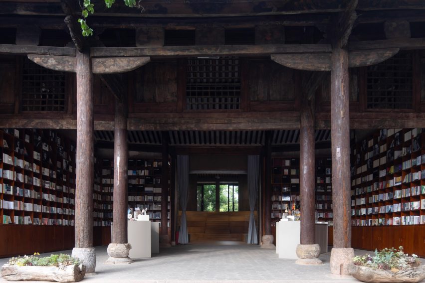 Weishan Chongzheng Academy Bookstore by Trace Architecture Office