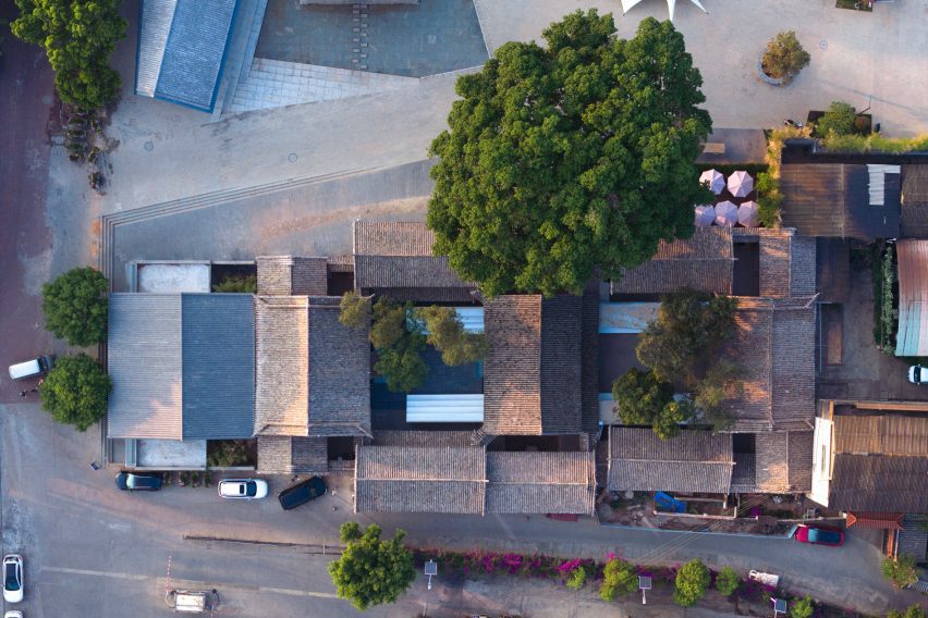 Weishan Chongzheng Academy Bookstore by Trace Architecture Office