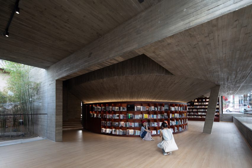 Weishan Chongzheng Academy Bookstore by Trace Architecture Office