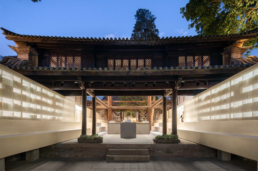 Weishan Chongzheng Academy Bookstore by Trace Architecture Office