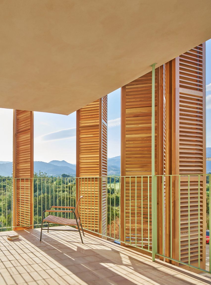 54 social housing units in Inca by Joan J Fortuny and Alventosa Morell Arquitectes