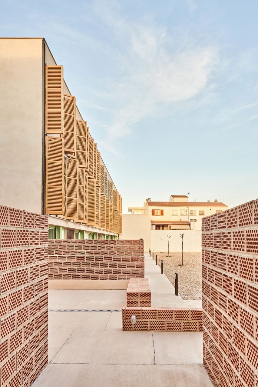 54 social housing units in Inca by Joan J Fortuny and Alventosa Morell Arquitectes