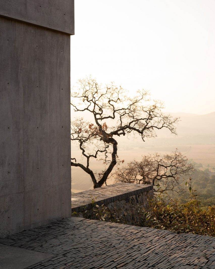 Scenic overview with some concrete wall