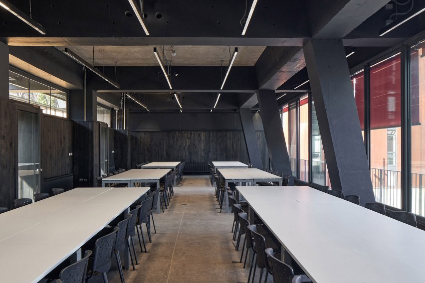 FADEU building by Alberto Moletto and Sebastián Paredes