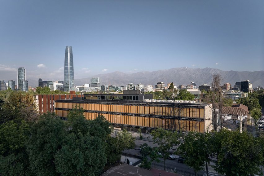 FADEU building by Alberto Moletto and Sebastián Paredes