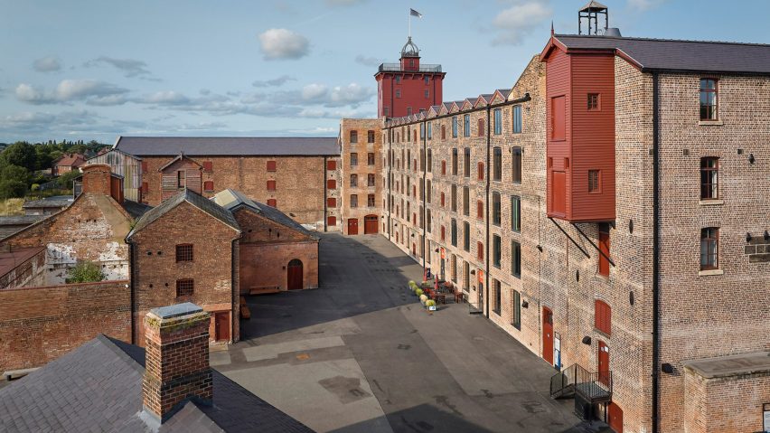 Feilden Clegg Bradley Studios completes “invisible repair” of world’s first cast iron building