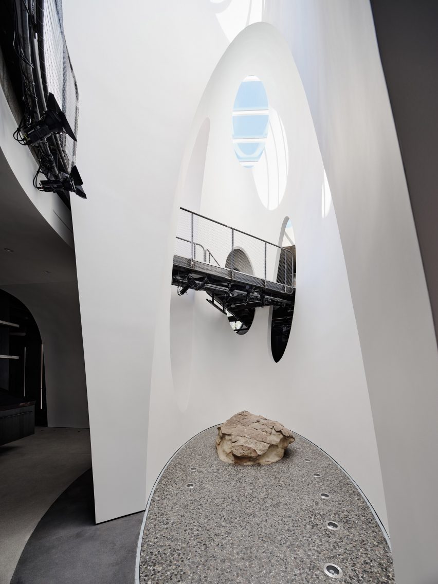 Elevated walkway