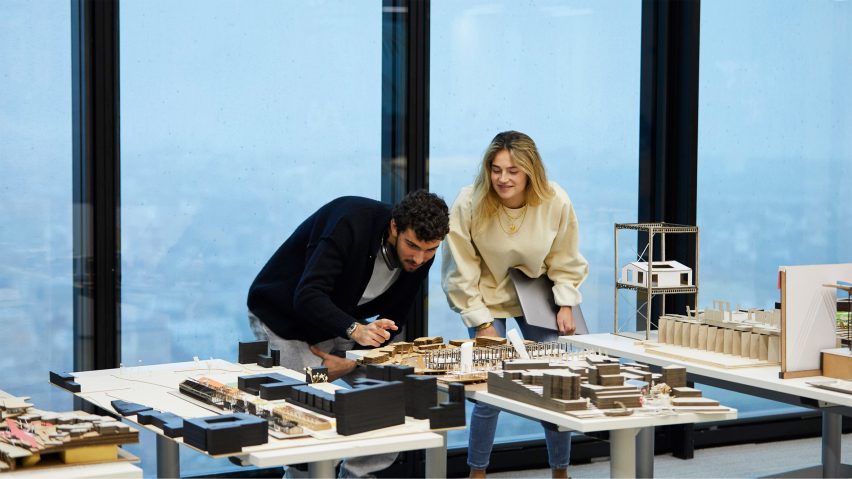 architecture students working together