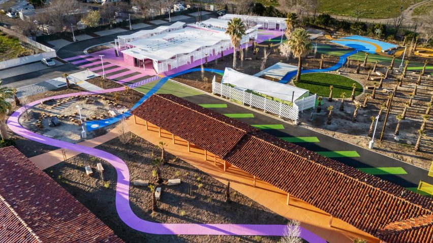 Kadre Architects creates colourful transitional housing in California desert
