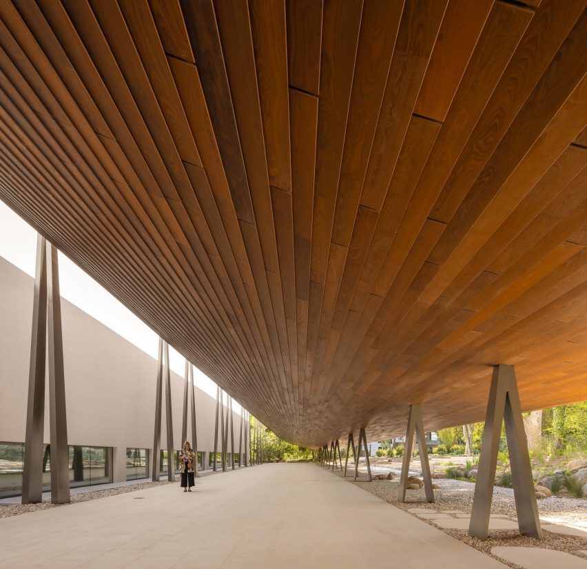Centro de Arte Moderna Gulbenkian by Kengo Kuma