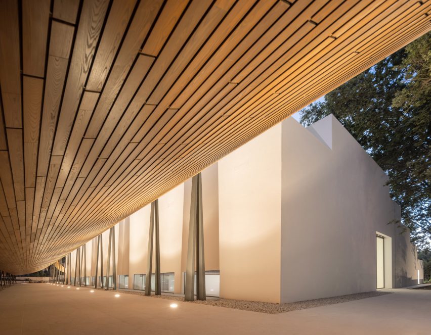 Centro de Arte Moderna Gulbenkian by Kengo Kuma