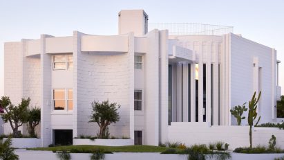 Tomich House by Mark Jeavons and Ohlo Studio