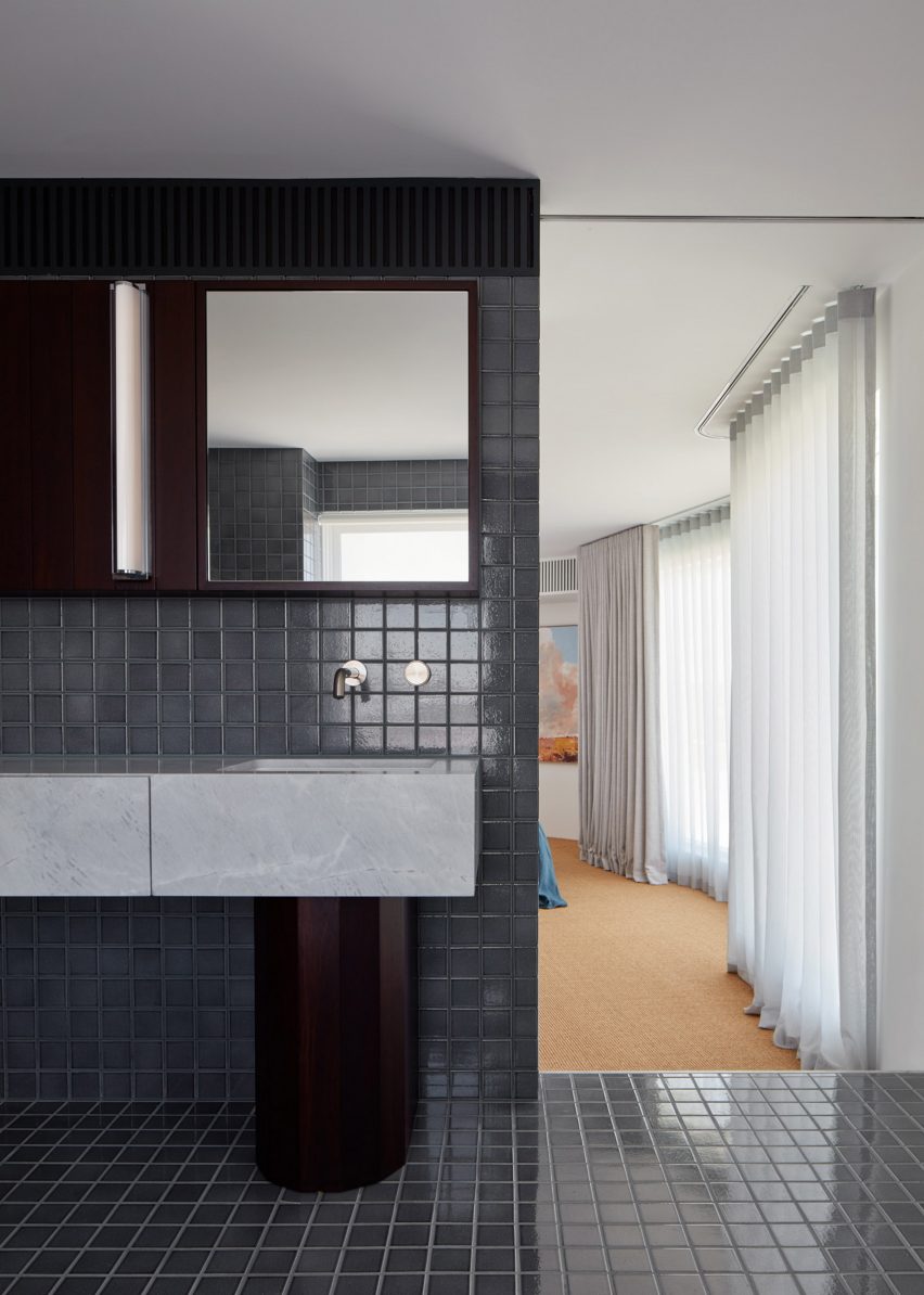 Tomich House by Mark Jeavons and Ohlo Studio