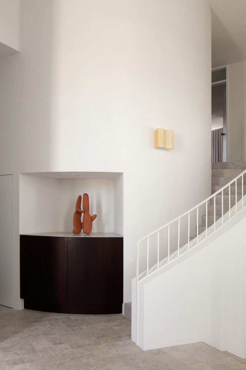 Tomich House by Mark Jeavons and Ohlo Studio