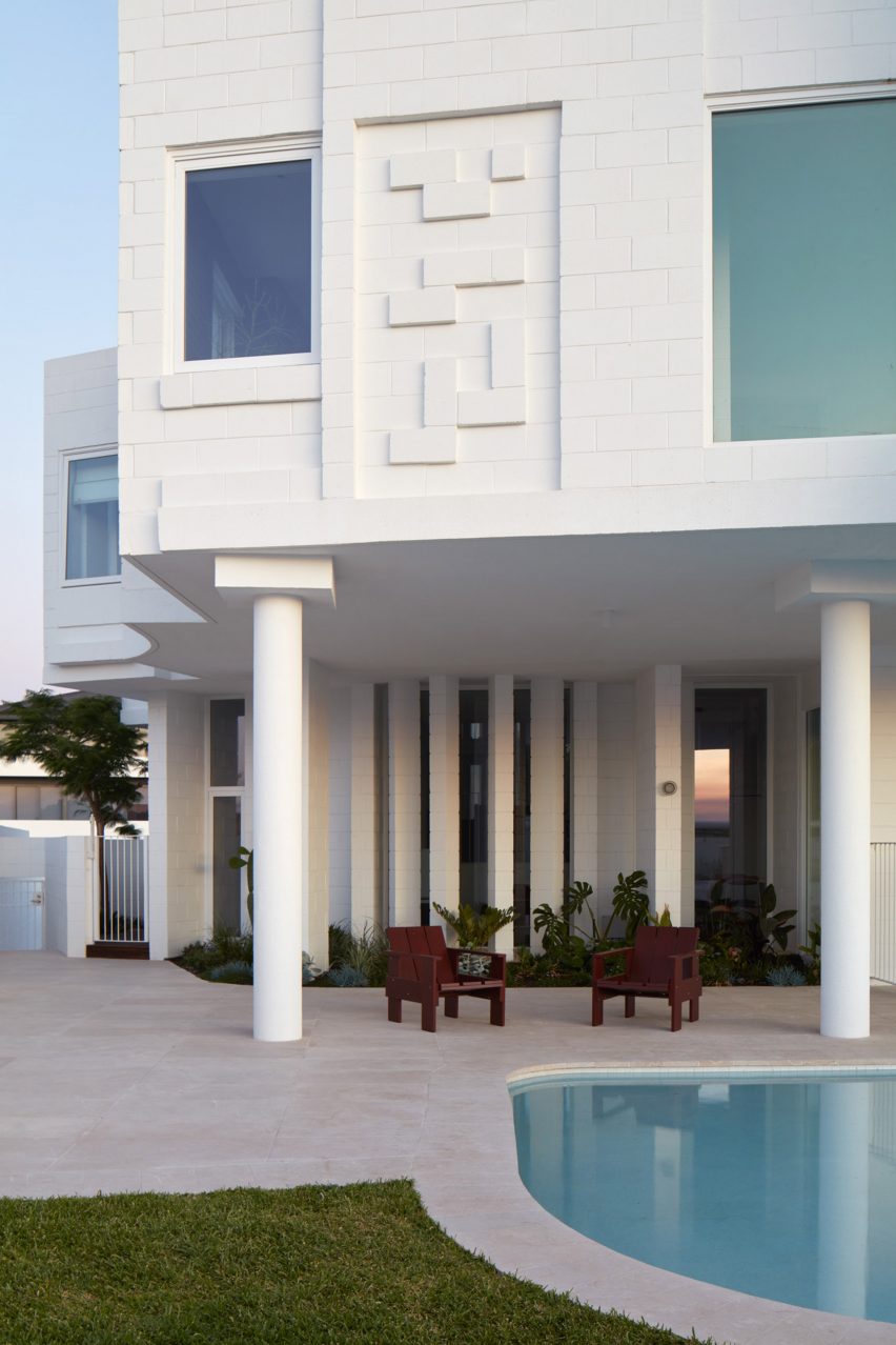 Tomich House by Mark Jeavons and Ohlo Studio