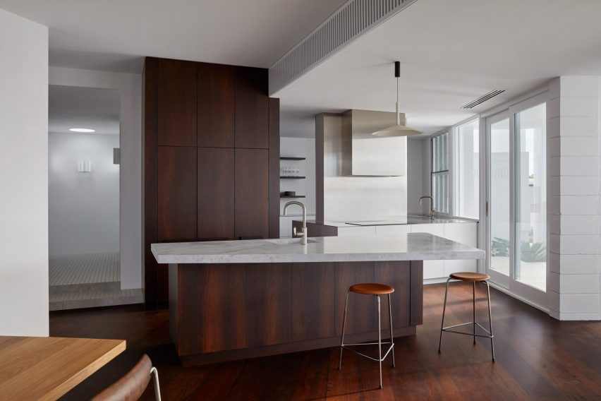 Tomich House by Mark Jeavons and Ohlo Studio