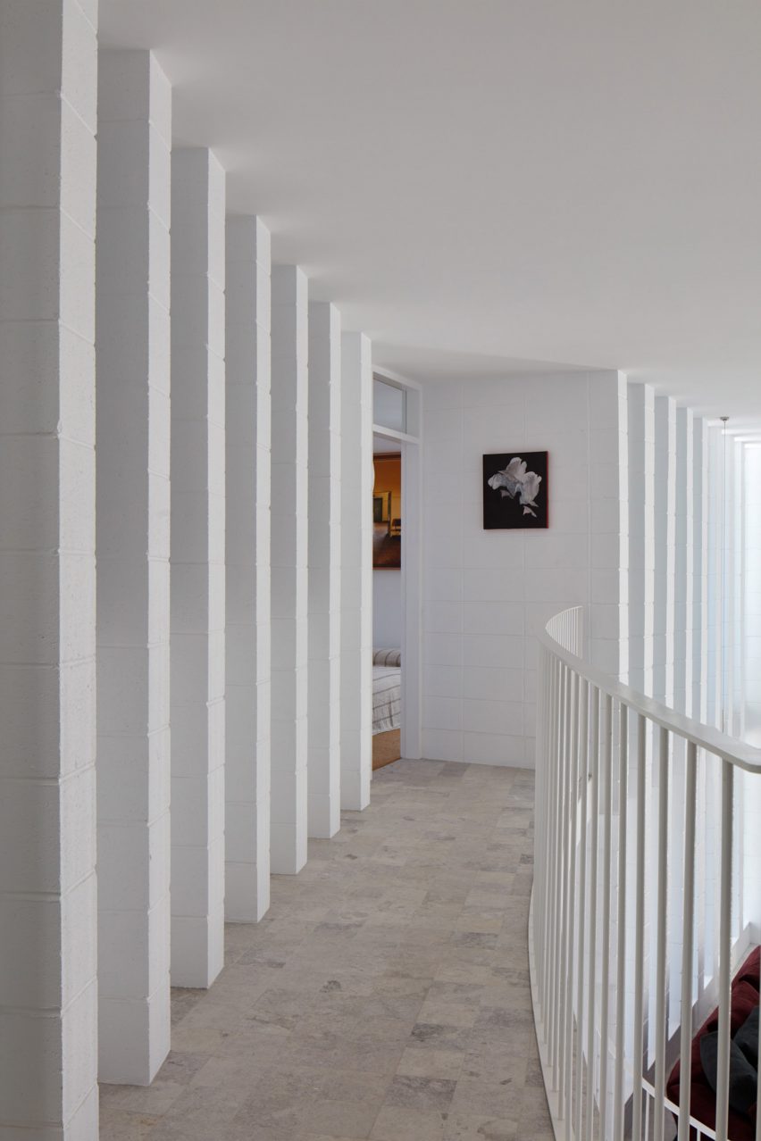 Tomich House by Mark Jeavons and Ohlo Studio