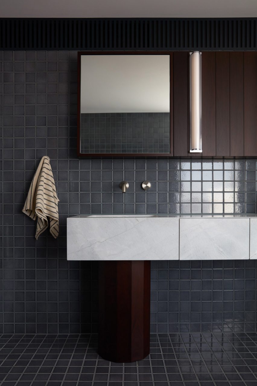 Tomich House by Mark Jeavons and Ohlo Studio