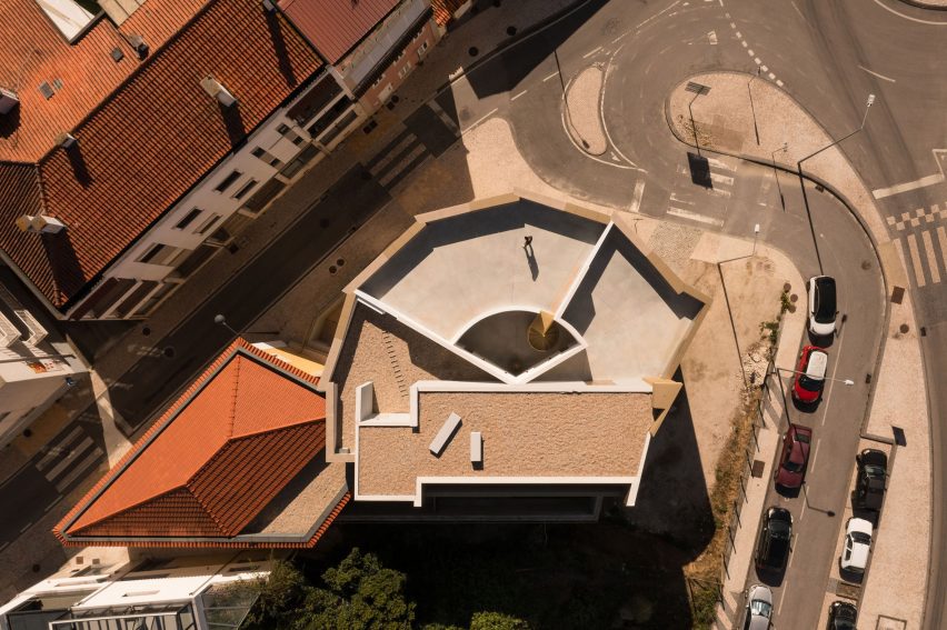 Portuguese housing block by Bureau des Mésarchitecture