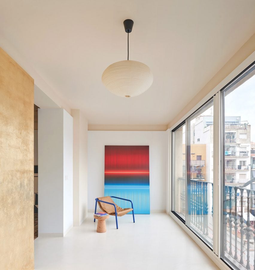 Barcelona apartment by Raúl Sánchez Architects