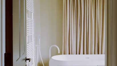 Bathtub with shower curtains