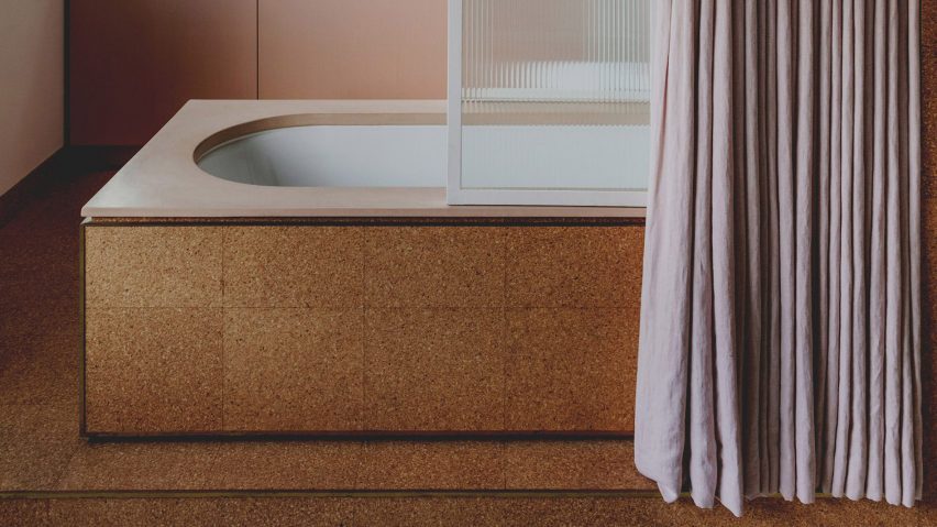 Bathtub with shower curtains