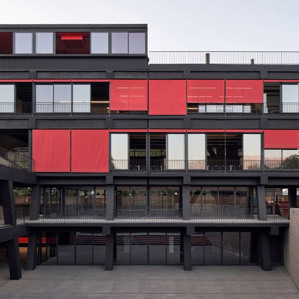 FADEU building by Alberto Moletto and Sebastián Paredes