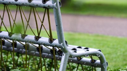 Reusable formwork by Studio Part moulds trees into living bench
