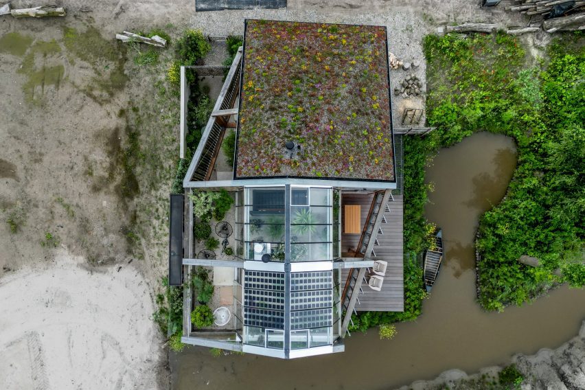Wooden House by Moke Architekten