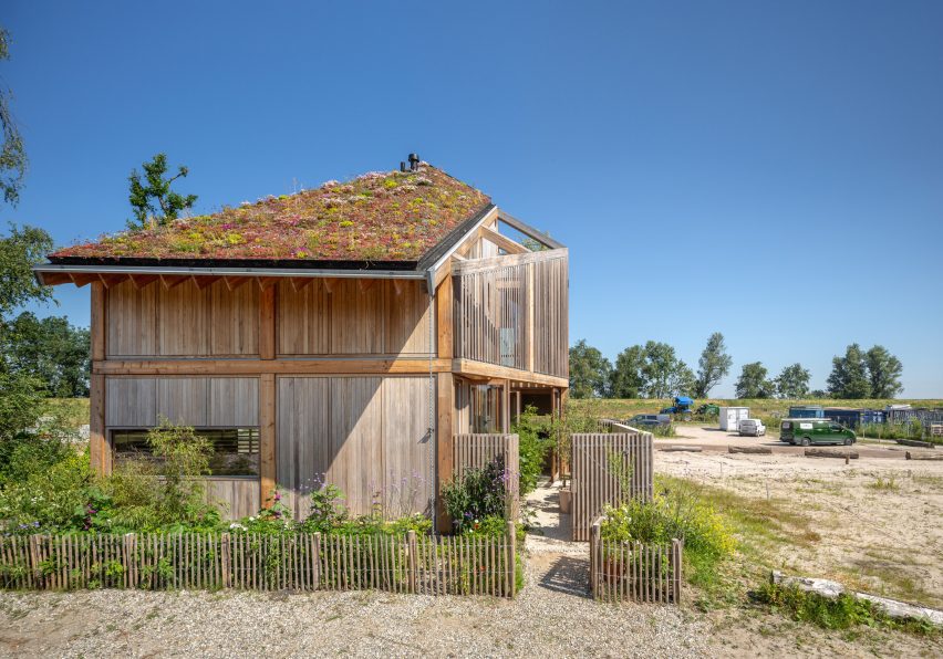 Wooden House by Moke Architekten