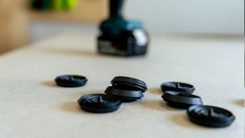 SpinFix attachments on a surface