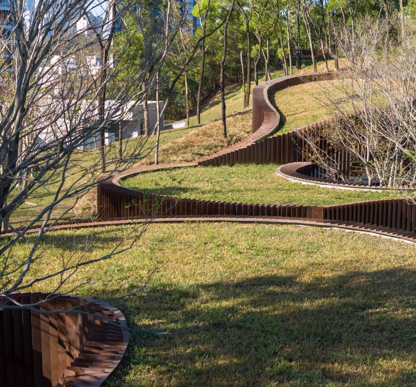 Qiaochengbei Park Visitor Centre by Atelier Xi