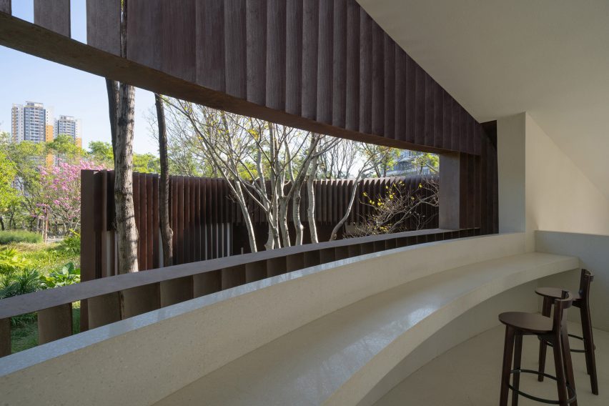Qiaochengbei Park Visitor Centre by Atelier Xi