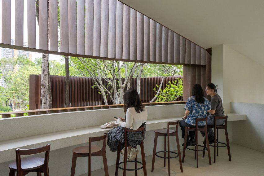 Qiaochengbei Park Visitor Centre by Atelier Xi